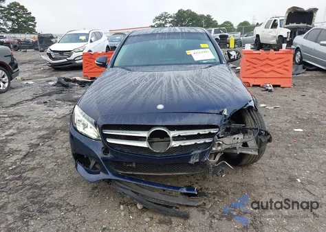 2015 Mercedes-Benz C 300 4Matic/Luxury 4Matic/Sport 4Matic z USA, uszkodzony, nr VIN 55SWF4KB6FU038890